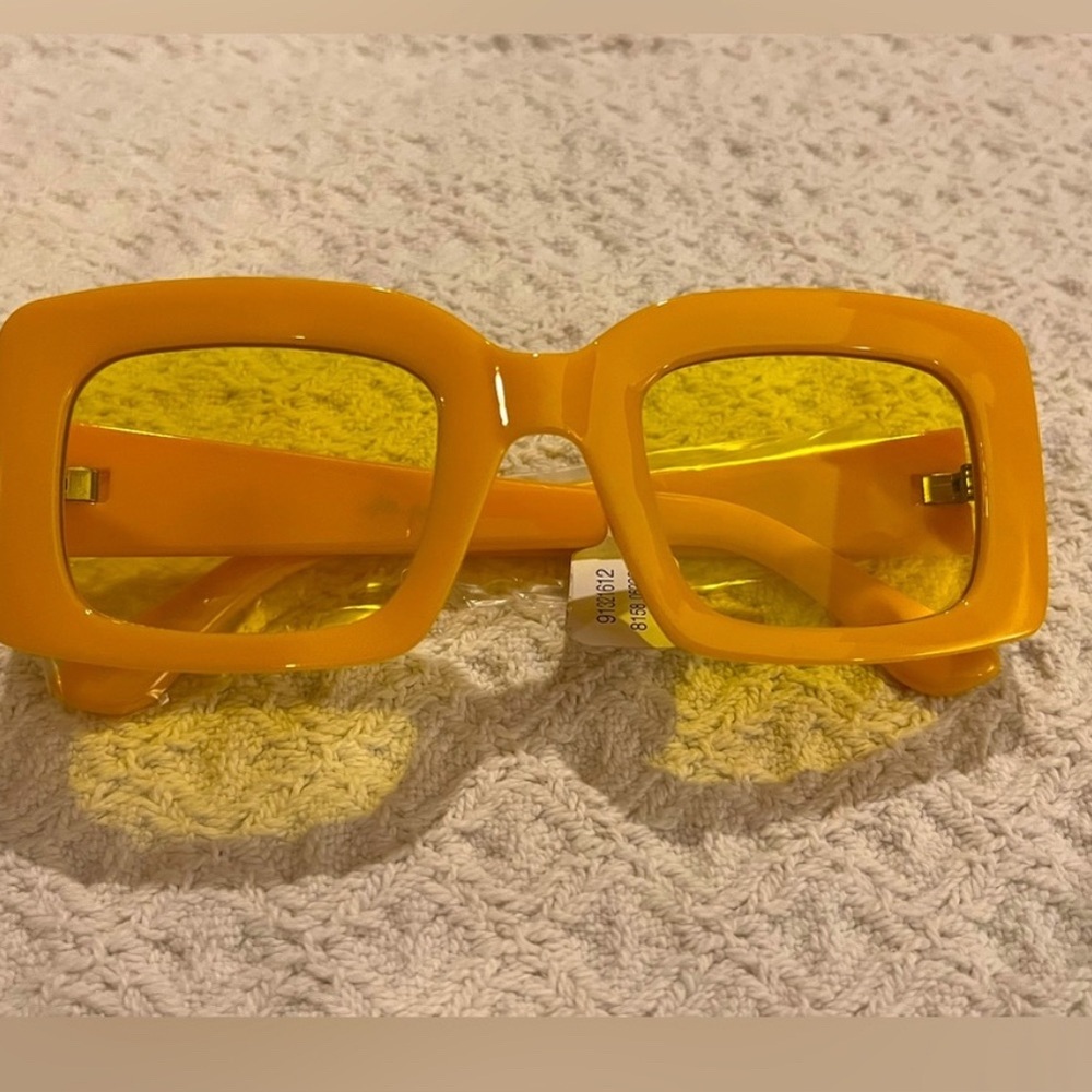 Free People NWT yellow rectangle sunglasses. Thick frame, tinted lenses.